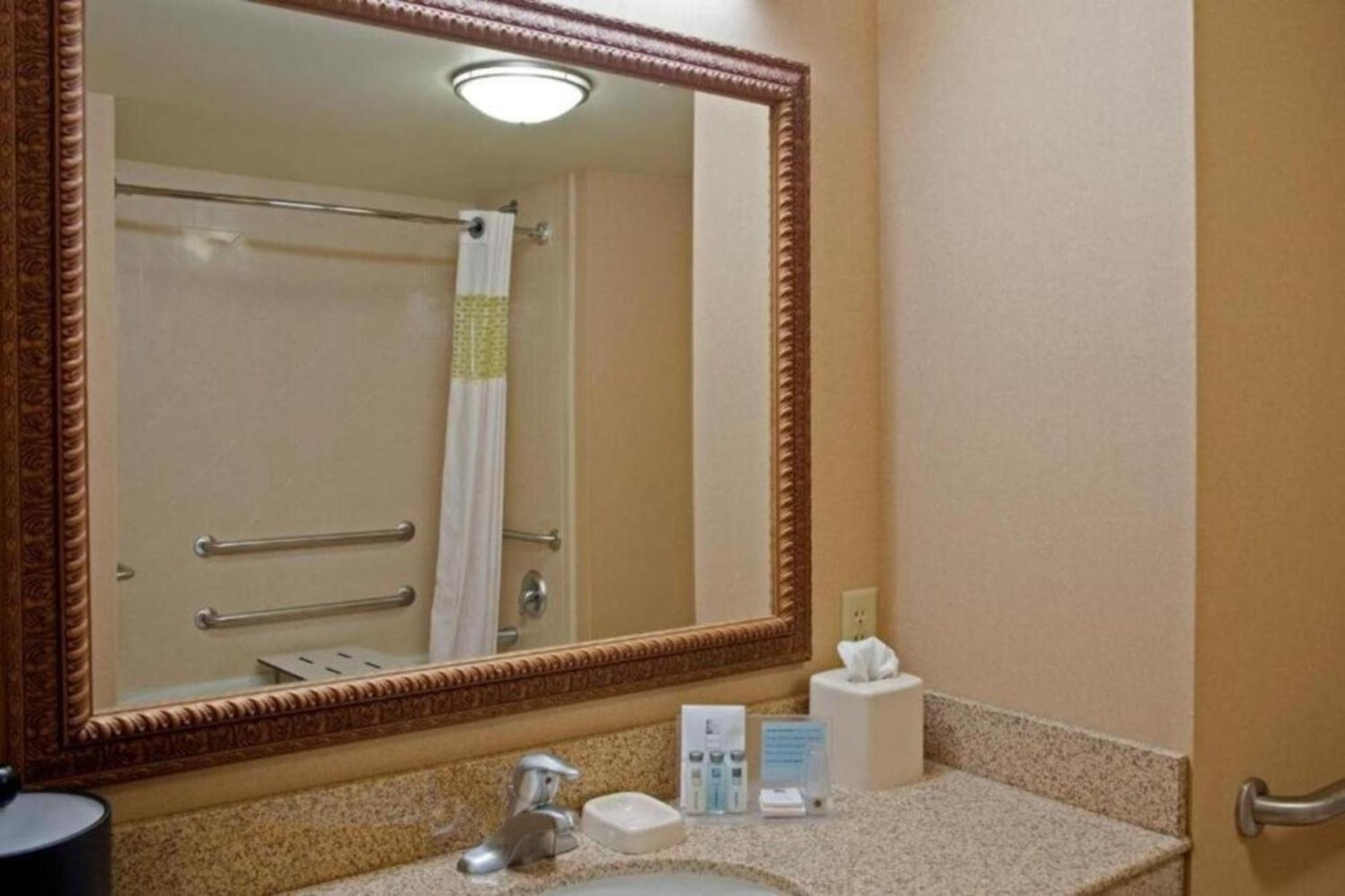 Hampton Inn & Suites Bloomington-Normal Phòng bức ảnh