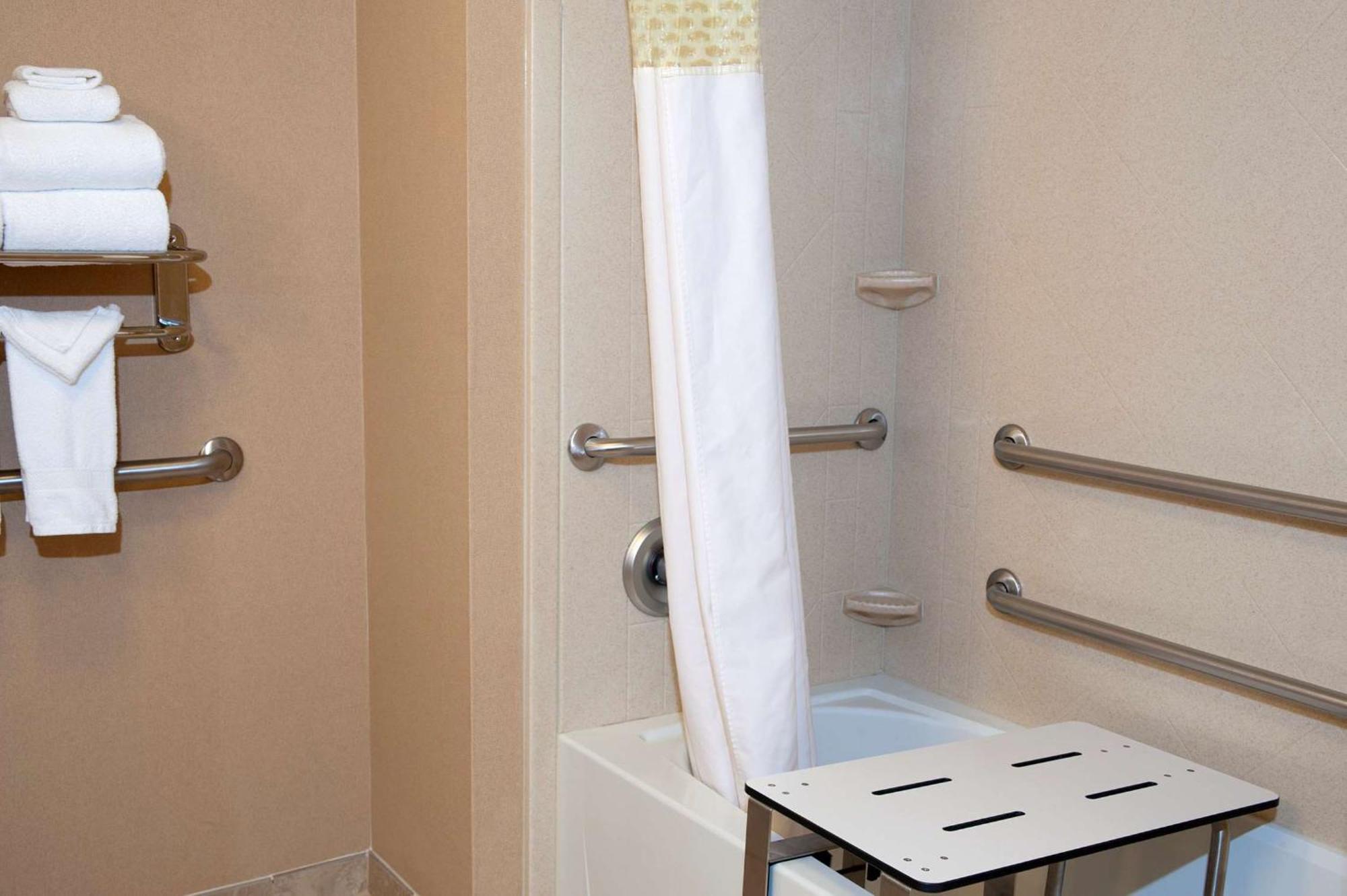 Hampton Inn & Suites Bloomington-Normal Ngoại thất bức ảnh