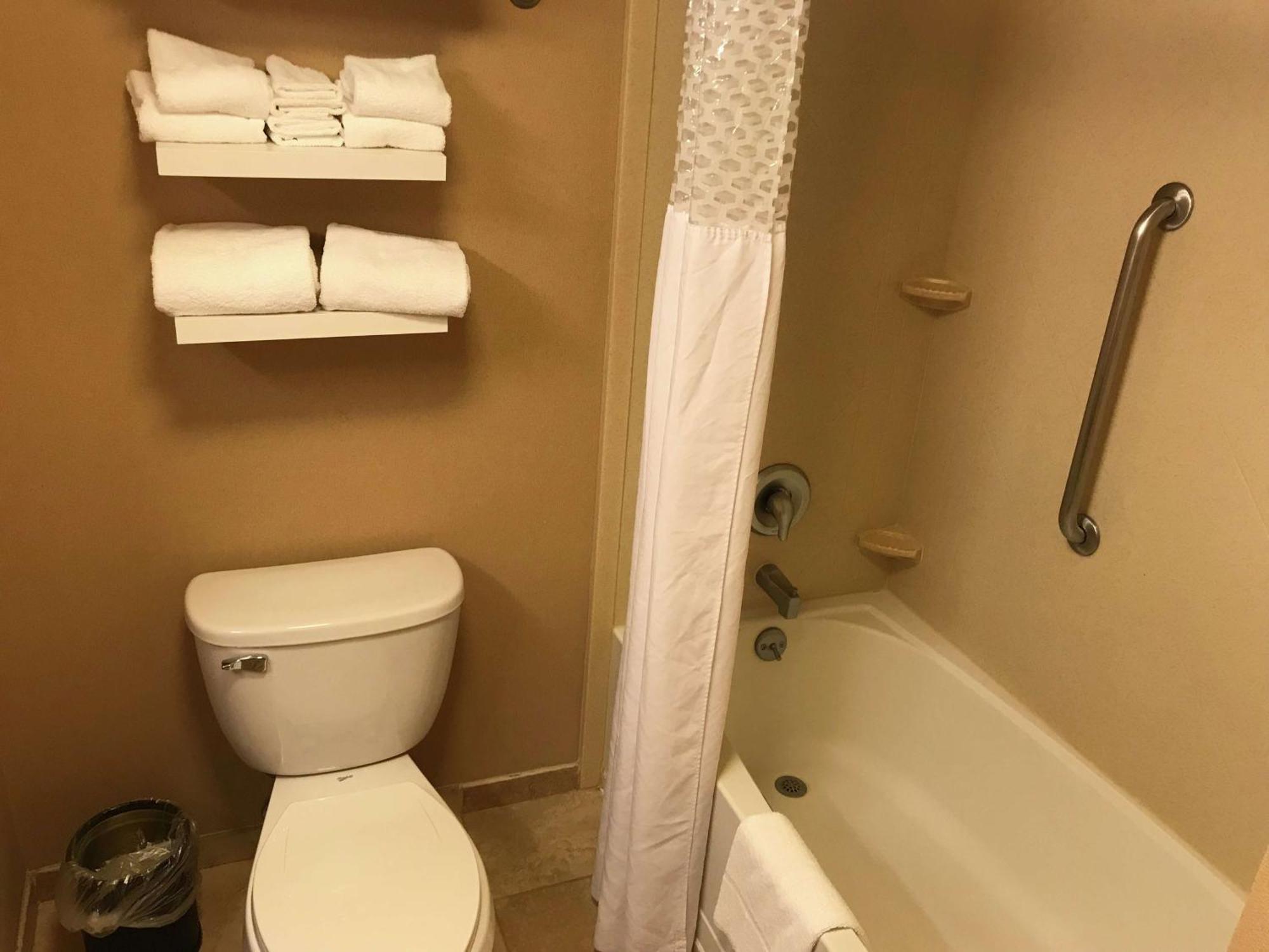 Hampton Inn & Suites Bloomington-Normal Ngoại thất bức ảnh